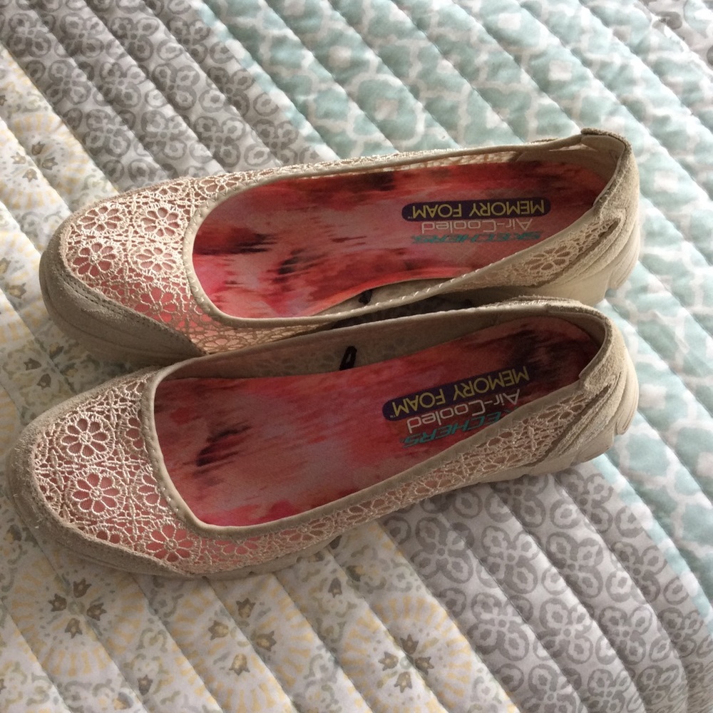 Never worn Skechers